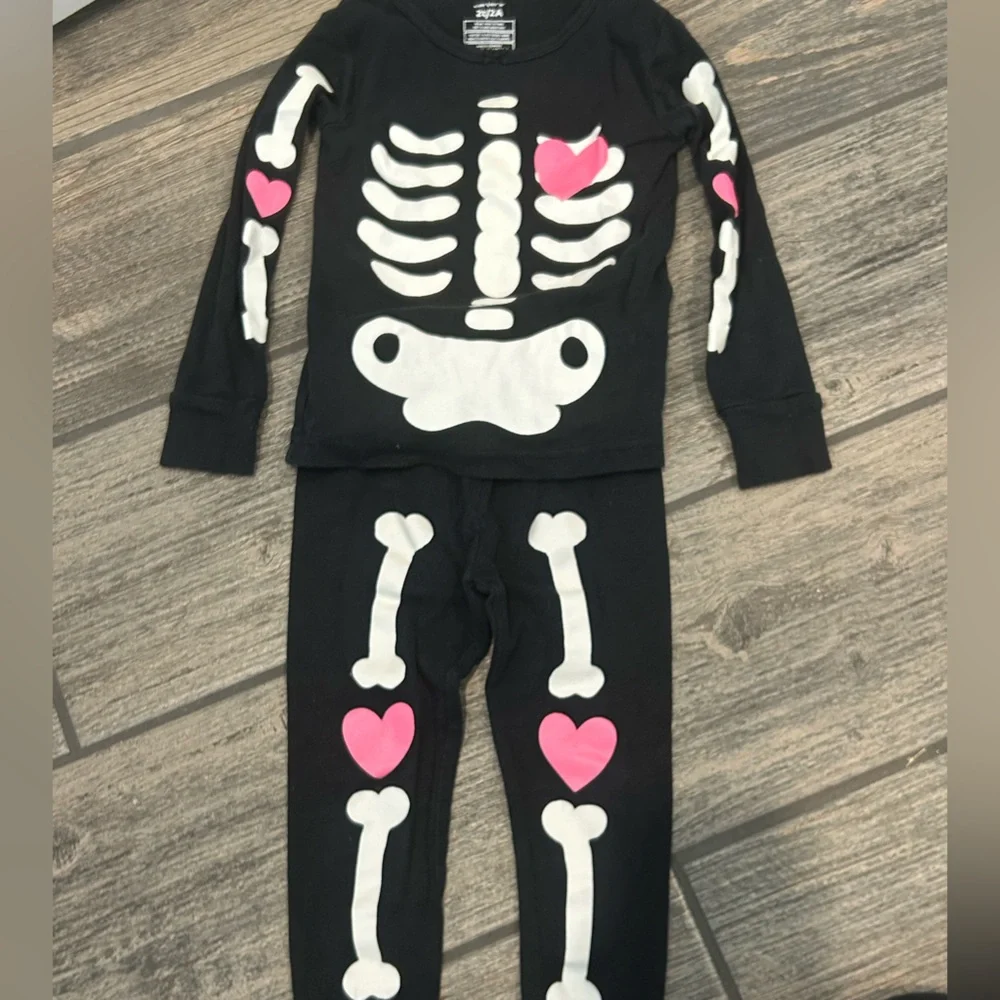 Carter’s Skeleton PJs - Picture 6 of 6